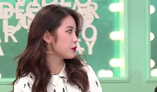 Hyosung saat bocorkan rahasia soal kencan via DM © MBC