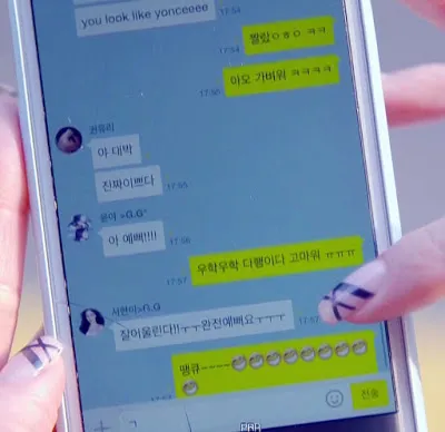 Percakapan antara Hyoyeon dan member Girls Generation lain. ©koreaboo.com