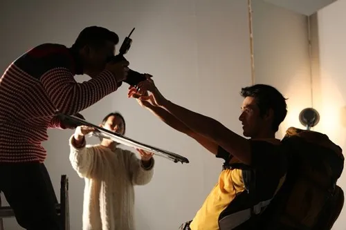 Hyun Bin saat photoshoot iklan @soompi.com