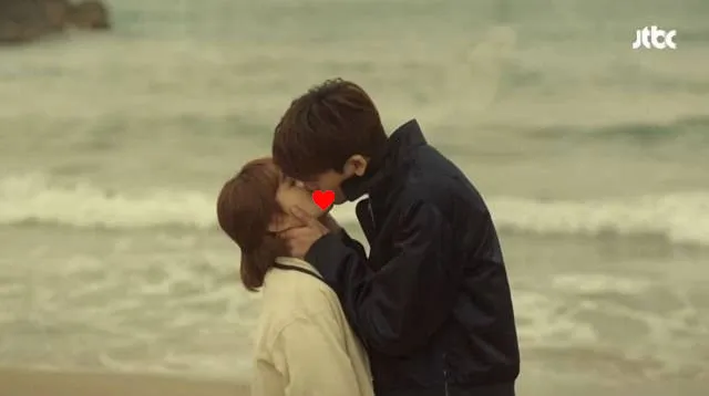 Kissing scene pertama Park Bo Young dan Park Hyung Sik. ©JTBC