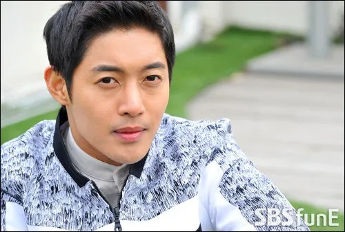 Netizen nggak terima Kim Hyun Joong dijajarkan dengan Song Joong Ki ©Nate