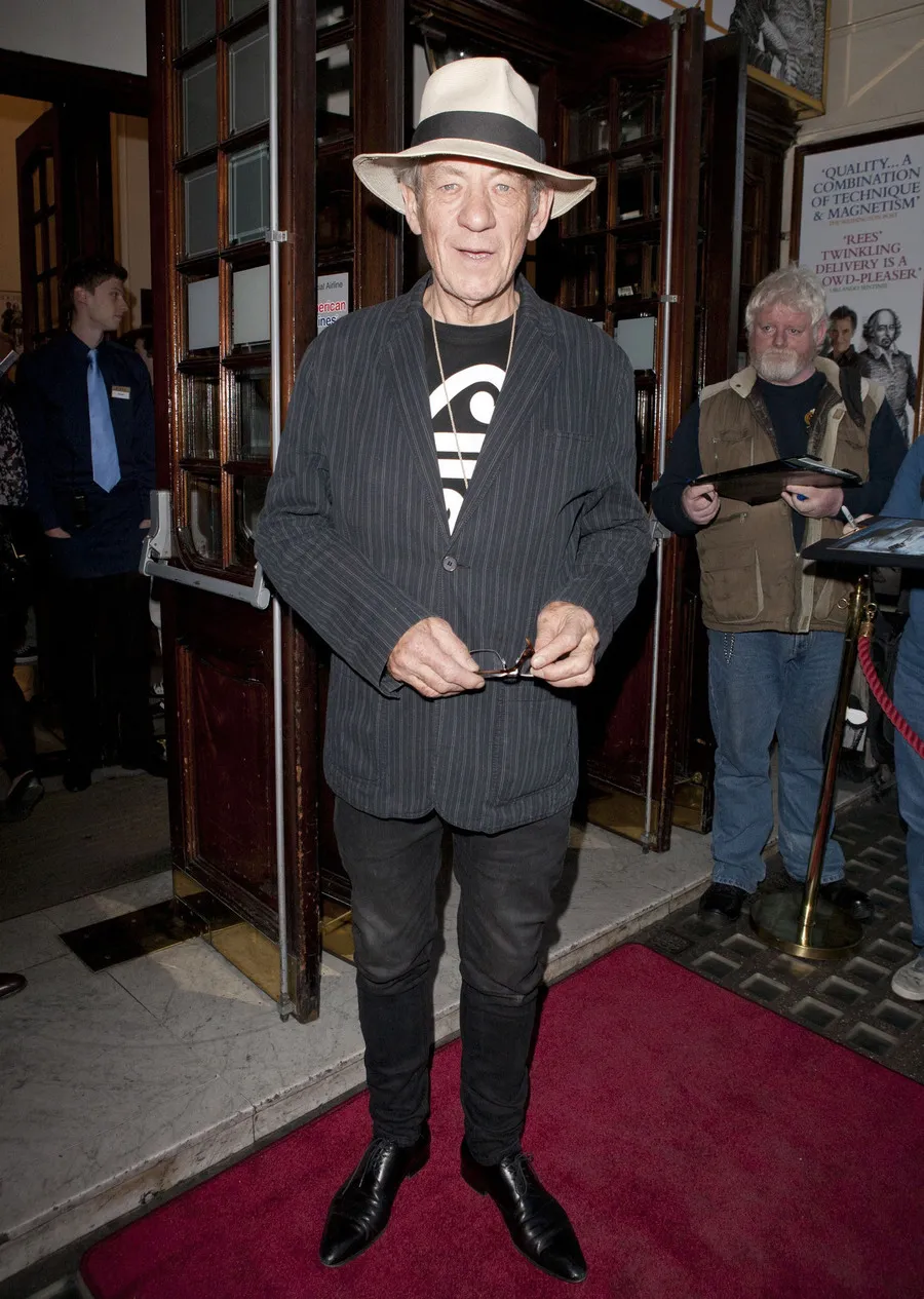 Ian McKellen jadi jam kocak di BEAUTY AND THE BEAST/©Fameflynet