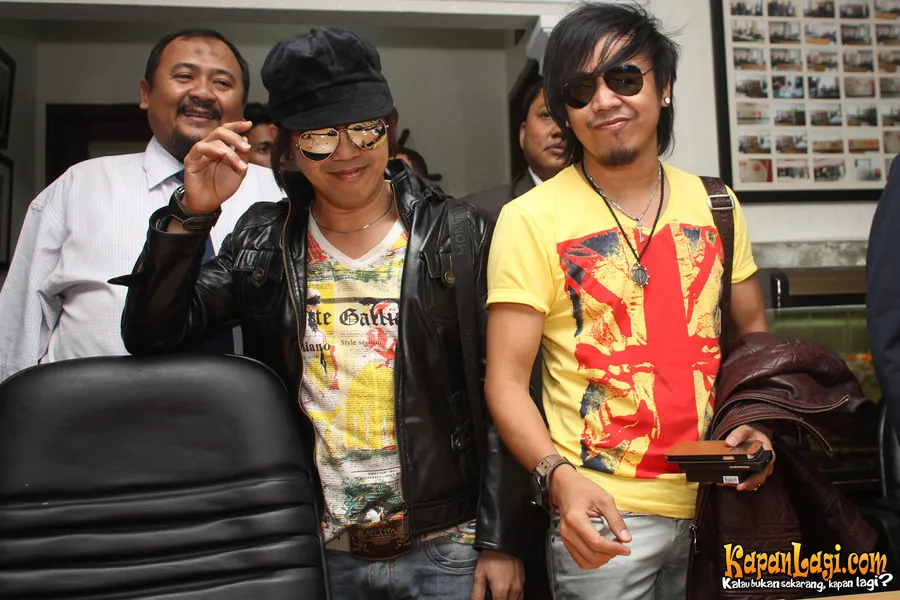 Ian Kasela dan Moldy sempat mengunjungi Depe di penjara.