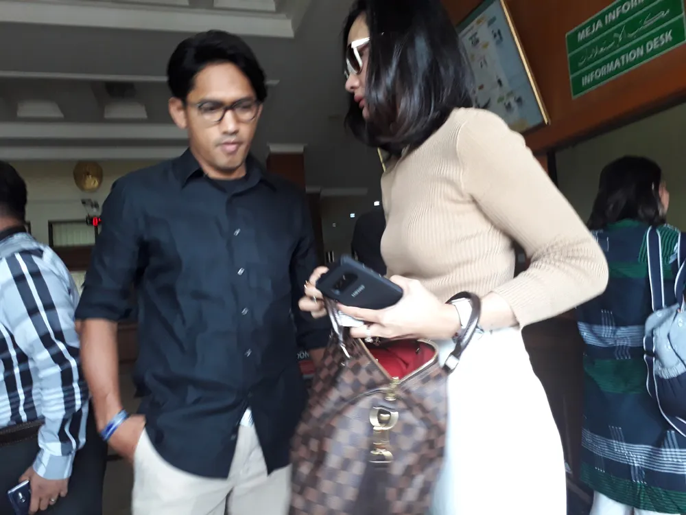 Ini jadi momen pertama bagi Ibnu Jamil dan Ade Maya hadir, dan menjalani sidang cerai lanjutan mereka © KapanLagi.com/Mathias Purwanto