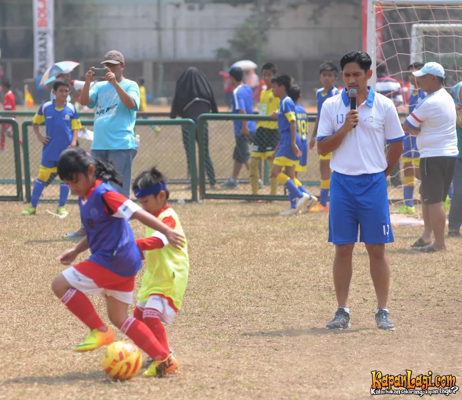 Ibnu Jamil unjuk kepedulian kepada pembinaan SSB di Indonesia. ©KapanLagi.com/Bayu Herdianto