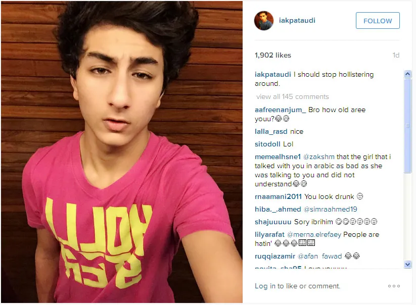 Ini dia selfie Ibrahim saat kenakan kaos pink, masih ganteng? © Instagram.com/iakpataudi