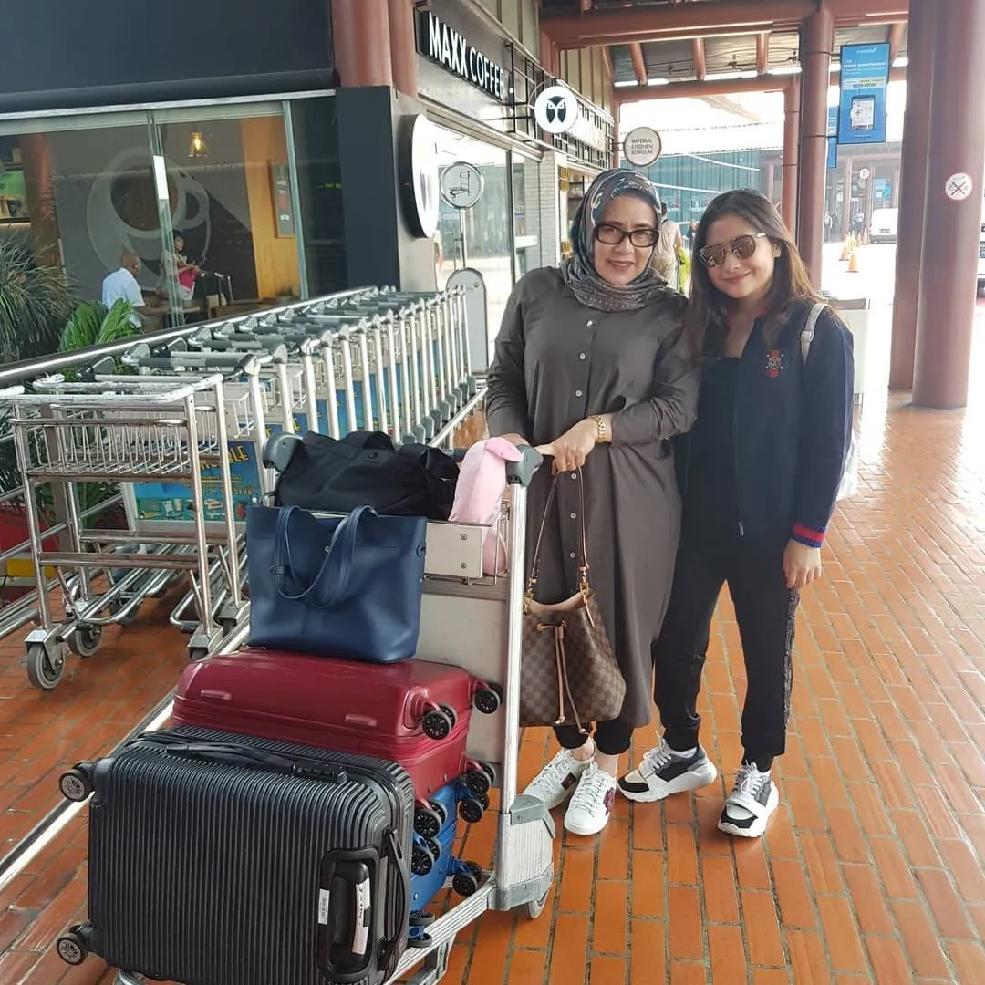 Ully Djulita, ibunda Prilly Latuconsina (credit: instagram.com/ullydjulita02)