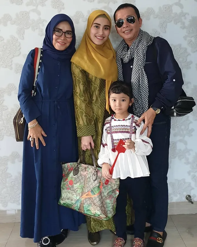 Ayu akan berangkat umrah (credit: instagram.com/mom_ayting92_)
