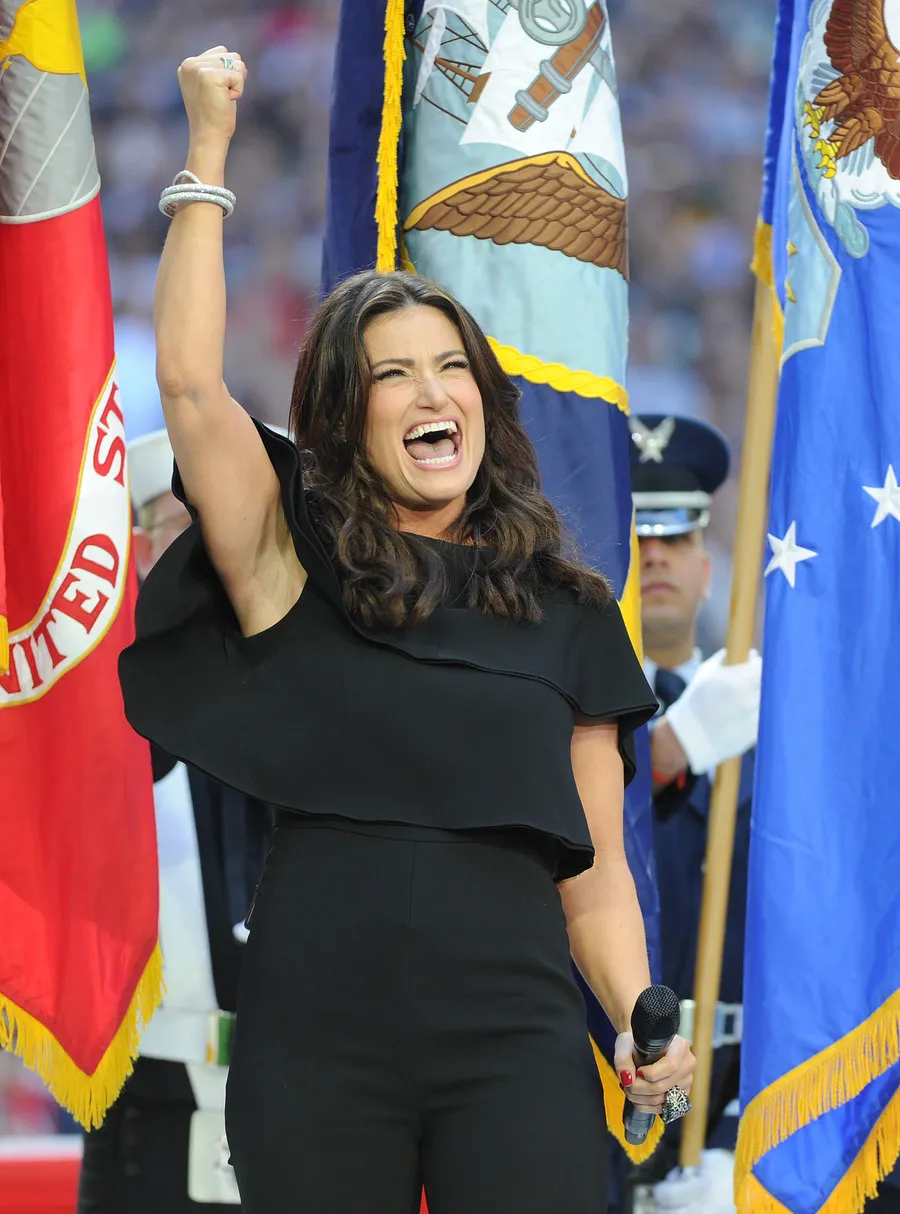 Idina Menzel menyatakan jika ide Elsa jadi lesbian cukup menarik/©Splashnews