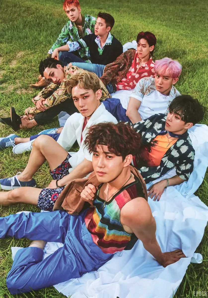 EXO merupakan salah satu grup yang memiliki cukup banyak sasaeng fans. © via twitter.com/kyungsoobr