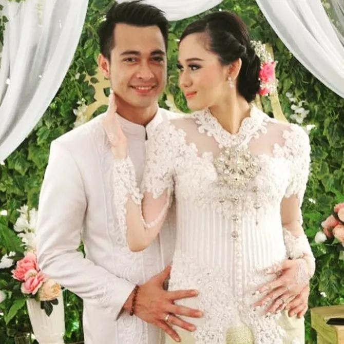 Istri Eza Gionino unggah foto pernikahan dengan caption mengharukan © instagram.com/ma_coritha