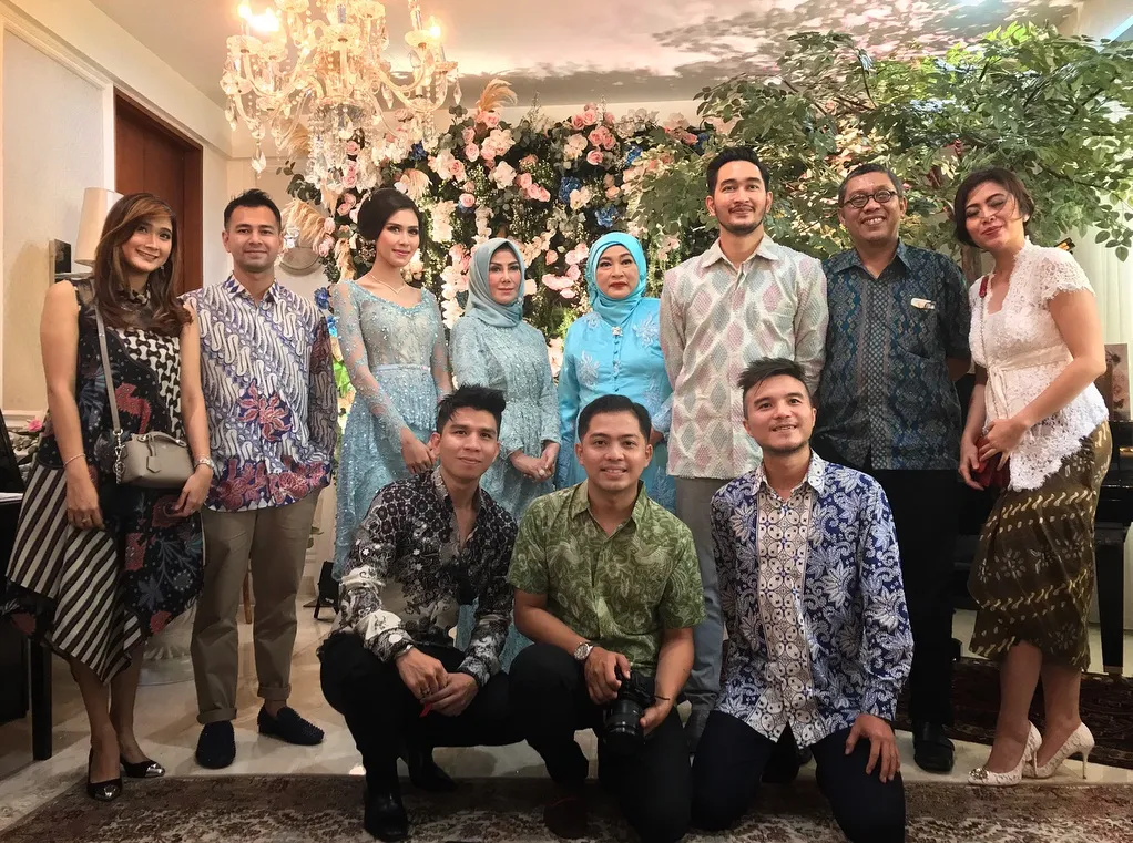Ifan dan member Govinda lain hadiri acara lamaran Syahnaz Sadiqah & Jeje. /©instagram.com/ade_govinda