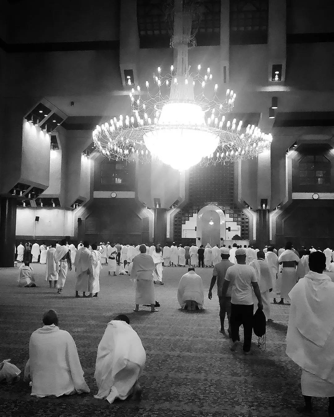 Suasana masjid tempat Ifan menunaikan salat (Credit: Instagram/ifanseventeen)