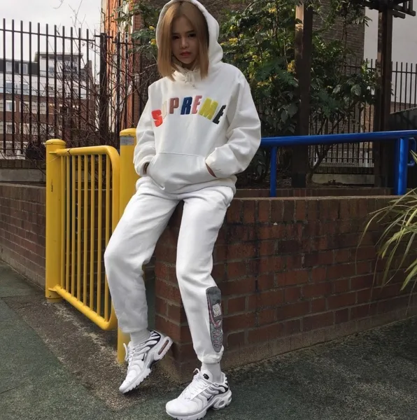 Feifei, gadis berusia 20 tahun yang menghabiskan uang hingga ratusan juta untuk outfit OOTD © instagram.com/ifayfu