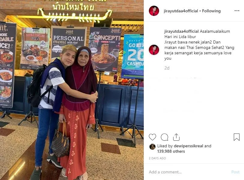 Kebersamaan Jirayut dan sang nenek. (credit: Instagram.com/jirayutdaa4official)