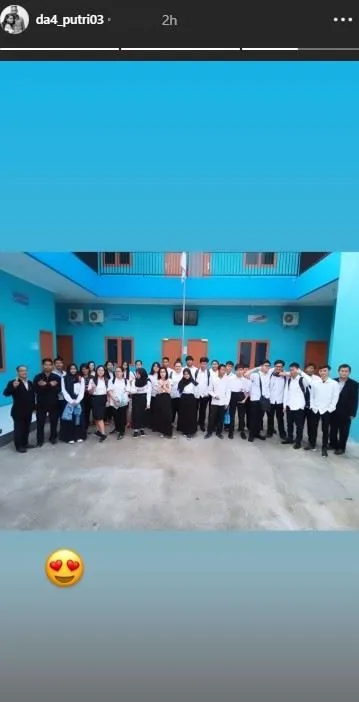 Putri DA dan para peserta ujian lainnya. (credit: Instagram/da4_putri03)