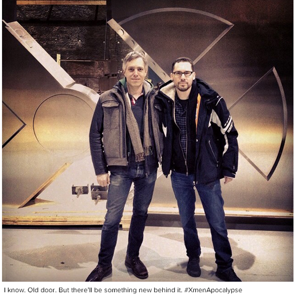 Sutradara Bryan Singer berfoto di depan sebuah pintu misterius di set X-MEN: APOCALYPSE/©instagram.com/BryanSinger