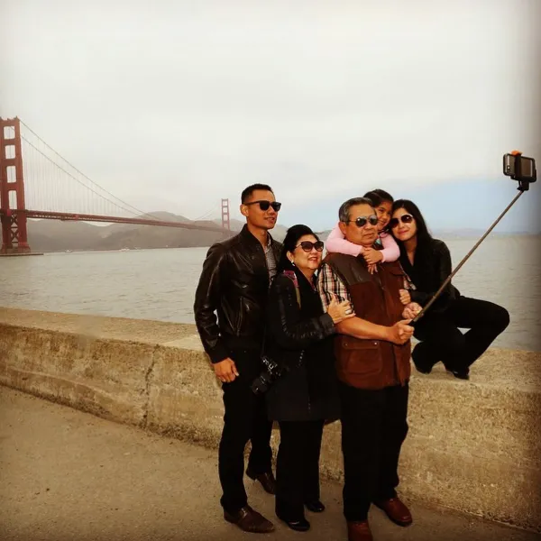 SBY sempatkan selfie saat kunjungi Golden Bridge, San Fransisco/©Official Instagram Annisa Pohan