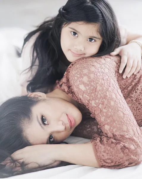 Anggun, saat Annisa dan Aira jalani photoshoot bareng/©instagram.com/annisayudhoyono