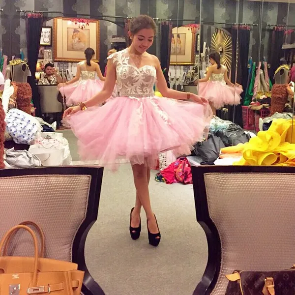 Baju hasil rancangan Ivan Gunawan untuk Bella Shofie/©instagram.com/barbie_bellashofie