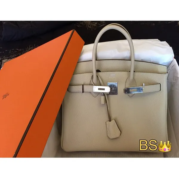 Tas mewah milik Bella Shofie yang diragukan keasliannya oleh para haters/©instagram.com/barbie_bellashofie