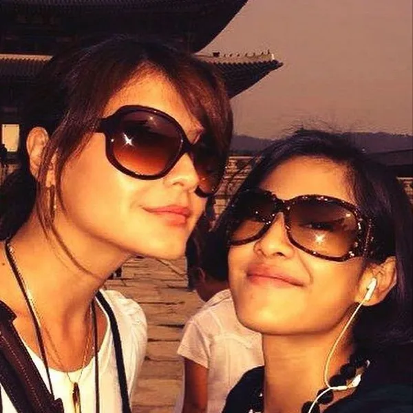 Dian Sastro dan Tamara Bleszynski saat akan pergi menuju Seoul tahun 2005/©instagram.com/therealdisastr