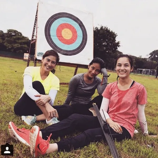 Dian, Tara dan Chelsea selepas latihan memanah/©instagram.com/therealdisastr