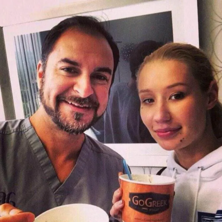 Foto selfie Iggy yang memicu rumor operasi plastik @ entertainmentwise.com