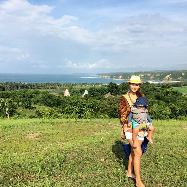 Indah Kalalo saat akan trekking di Sumba/©instagram.com/indahkalalo