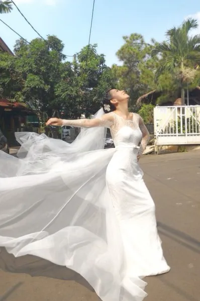 Pakai wedding dress spektakuler ini, Jennifer Arnelita resmi lepas masa lajangnya/©Official Instagram Jennifer Arnelta