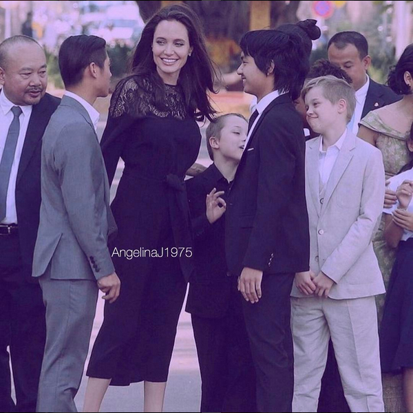Dari ki-ka: Rithy Pank, Paxx, Jolie, Maddox, & Vivianne/instagram.com/angelinaj1975