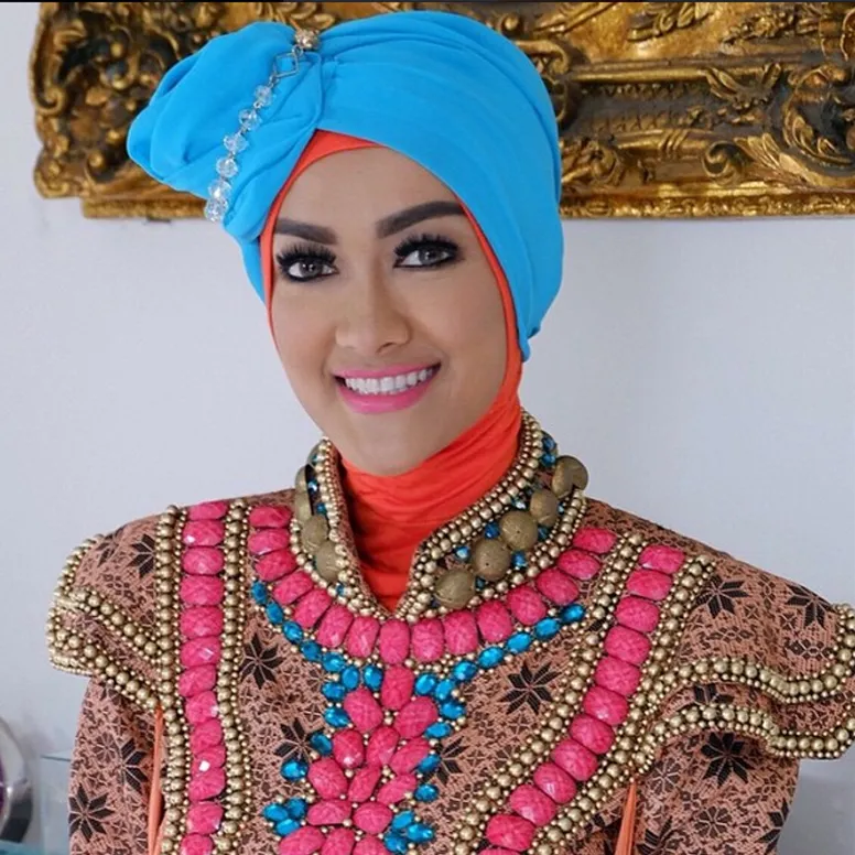 Julia Perez berhijab dalam balutan busana rancangan Dian Pelangi/©instagram.com/juliaperrezz