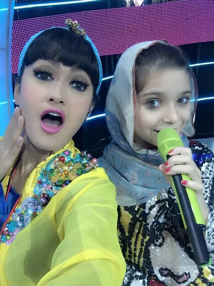Jupe versus Isabel, cantik mana?/©Official Instagram Julia Perez