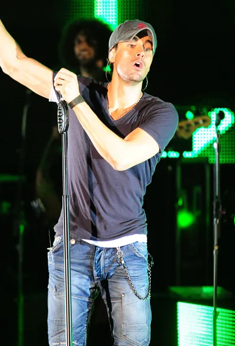 Enrique Iglesias @ fameflynet.com