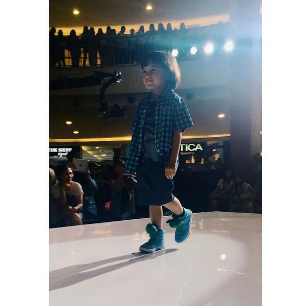 Noah beraksi di atas catwalk/©instagram.com/ashraffsinclair