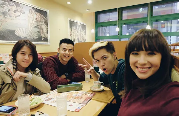 Dinner Pamela bareng Dion, Brandon dan Gigi di Jepang/©instagram.com/pammybowie