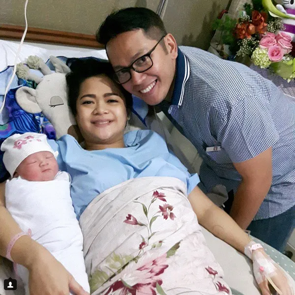 Lahirkan putri cantik, sang papa terharu/instagram.com/shezy_idris