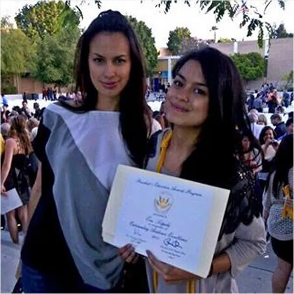 Sophia tunjukkan prestasi Eva saat SMA/©instagram.com/sophia_latjuba88