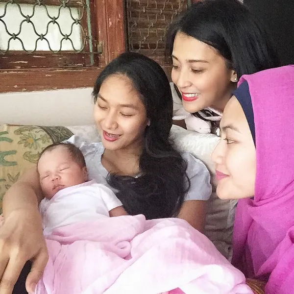 Sophie Navita dan Merry Putrian kunjungi Happy Salma/©instagram.com/sophienavita