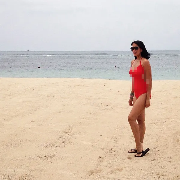 Sophie Navita nampak seksi dalam balutan bathing suit merah menyala ini/©instagram.com/sophie navita barata