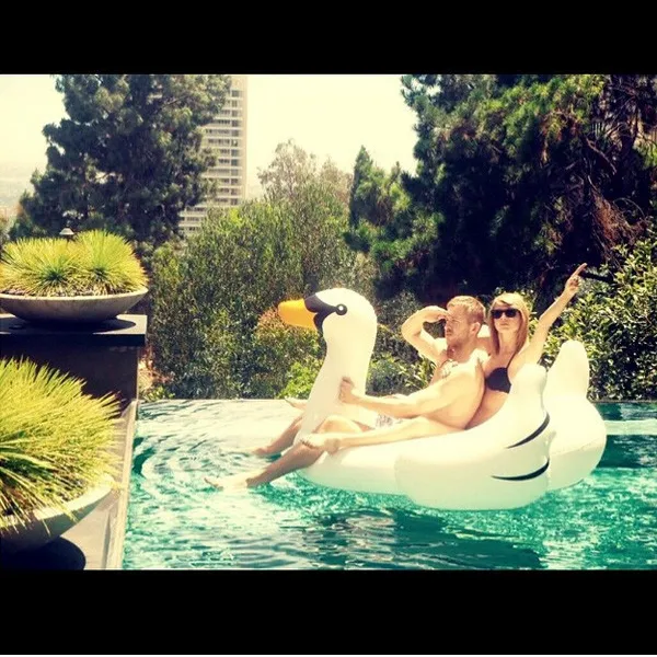 Makin mesra, ternyata Lady Gaga dan Ellie Goulding ada di balik hubungan mereka/©Official Instagram Taylor Swift