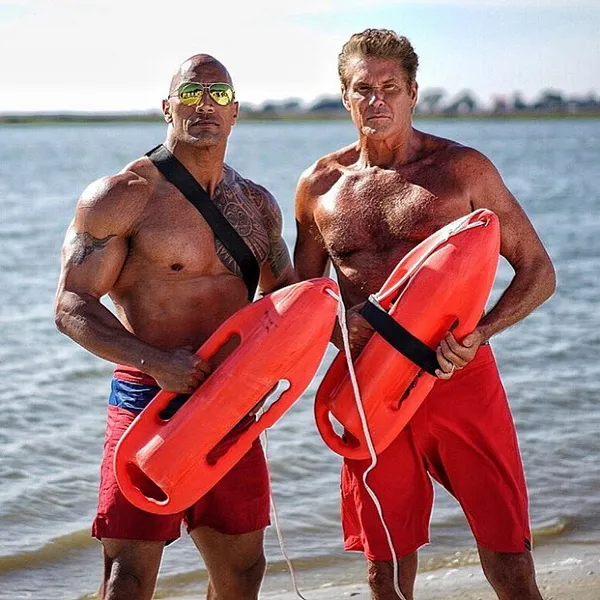 David Hasselhoff muncul di set BAYWATCH/©instagram.com/therock