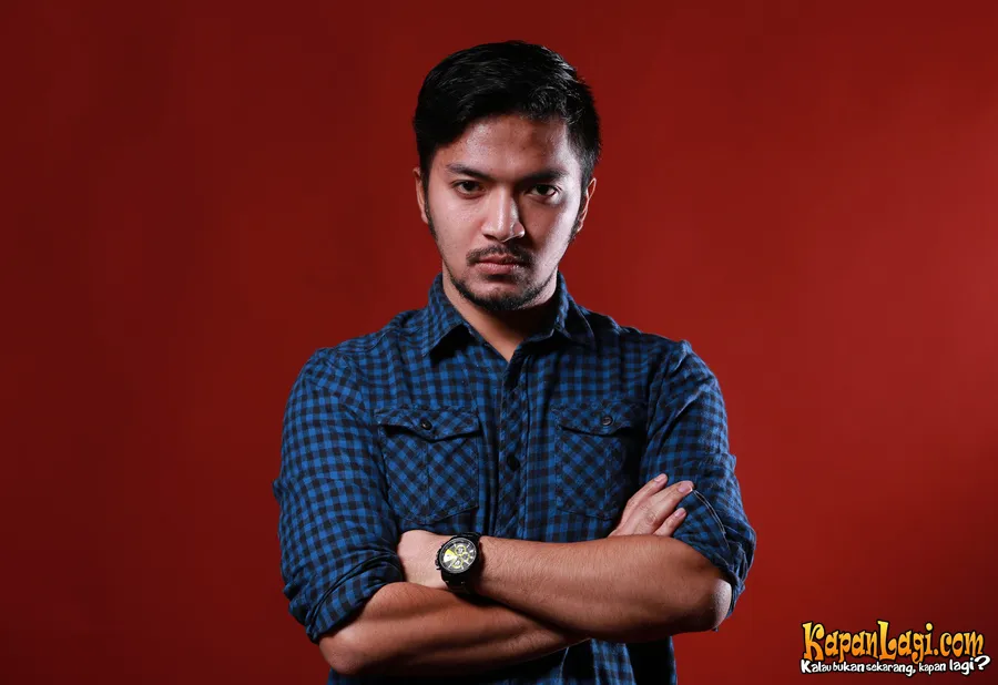 Ihsan Tarore banyak berdiskusi dengan Cok Simbara dan Rio Dewanto selama syuting BAIT SURAU © KapanLagi.com®/Agus Apriyanto