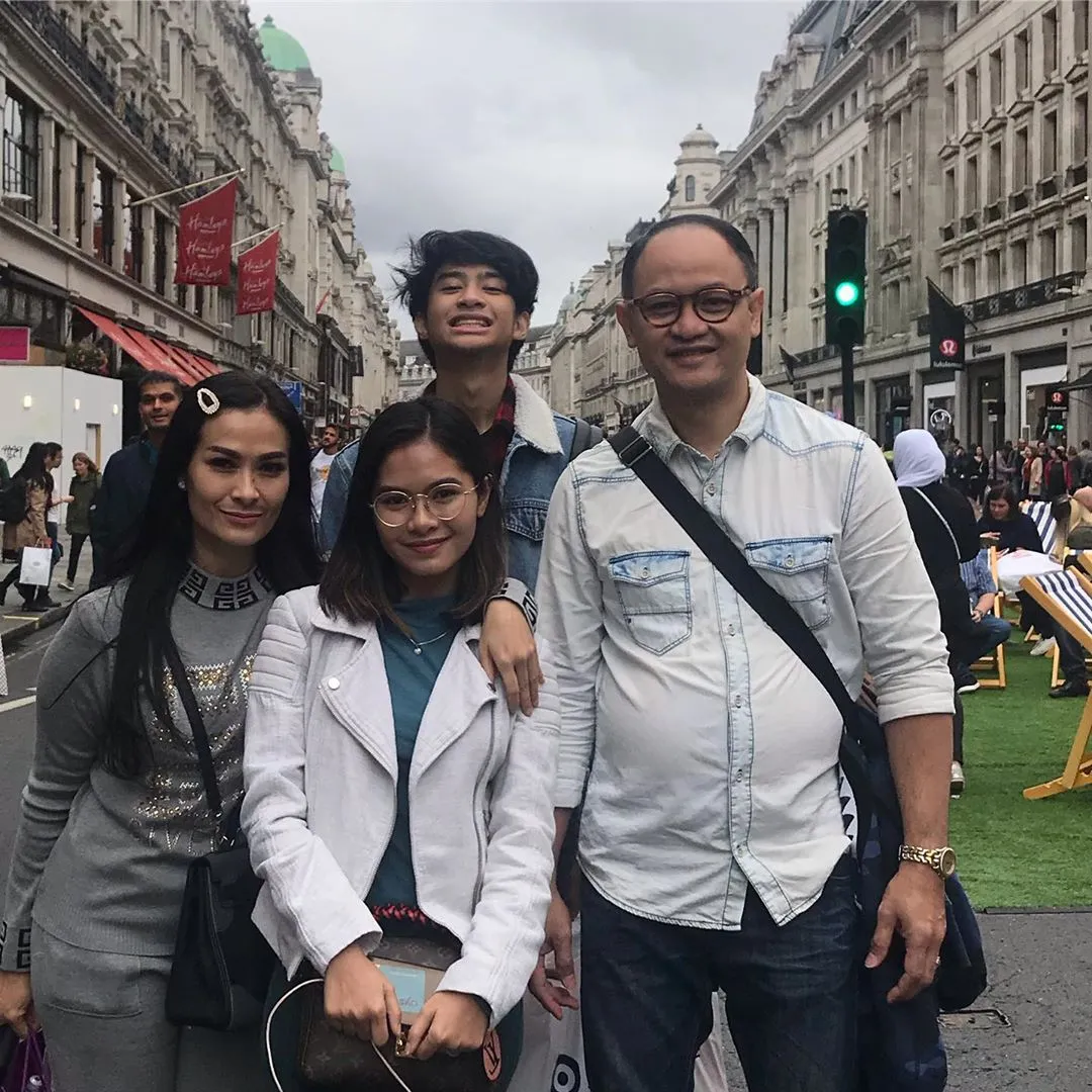 Iis Dahlia di London ©instagram.com/iisdahlia