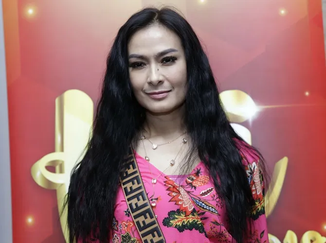 Tidak Tutup Diri