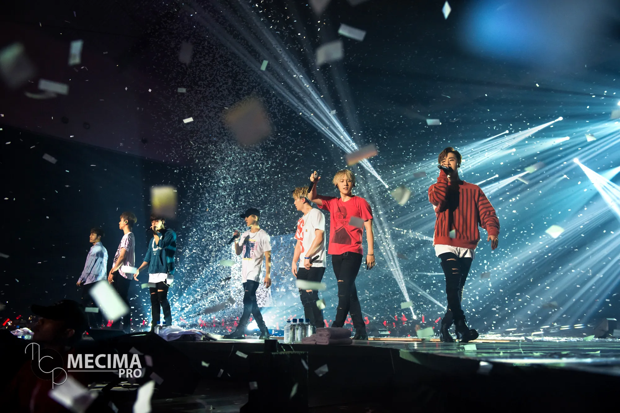 2,5 jam konser, iKON bikin iKONIC Indonesia bahagia © Mecimapro