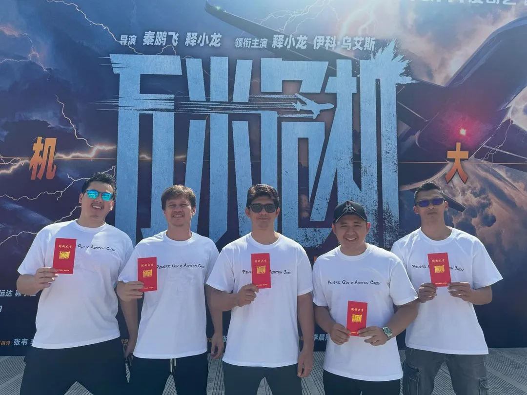 Potret Iko Uwais Bareng Ashton Chen Pemeran Shi Xialong di SHAOLIN POPEY (Credit: Instagram/iko.uwais)