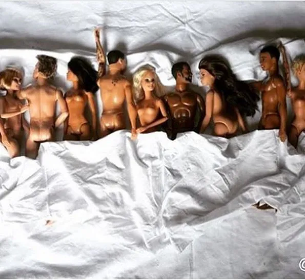 Ilustrasi para publik figur yang ada dalam klip 'Famous' milik Kanye West © instagram.com/chrisbrown