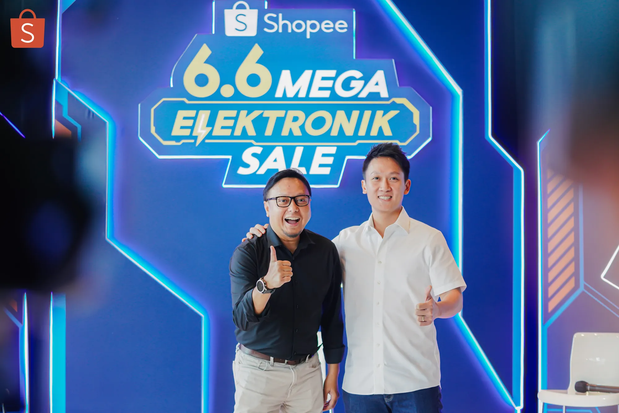 Dhiarcom dan Daniel Minardi di acara BincangShopee 6.6 Mega Elektronik Sale