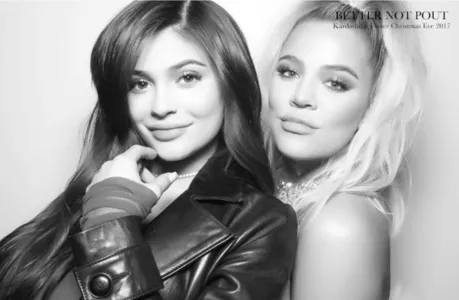 Kylie tak menunjukkan bagian perutnya. Credit: Instagram